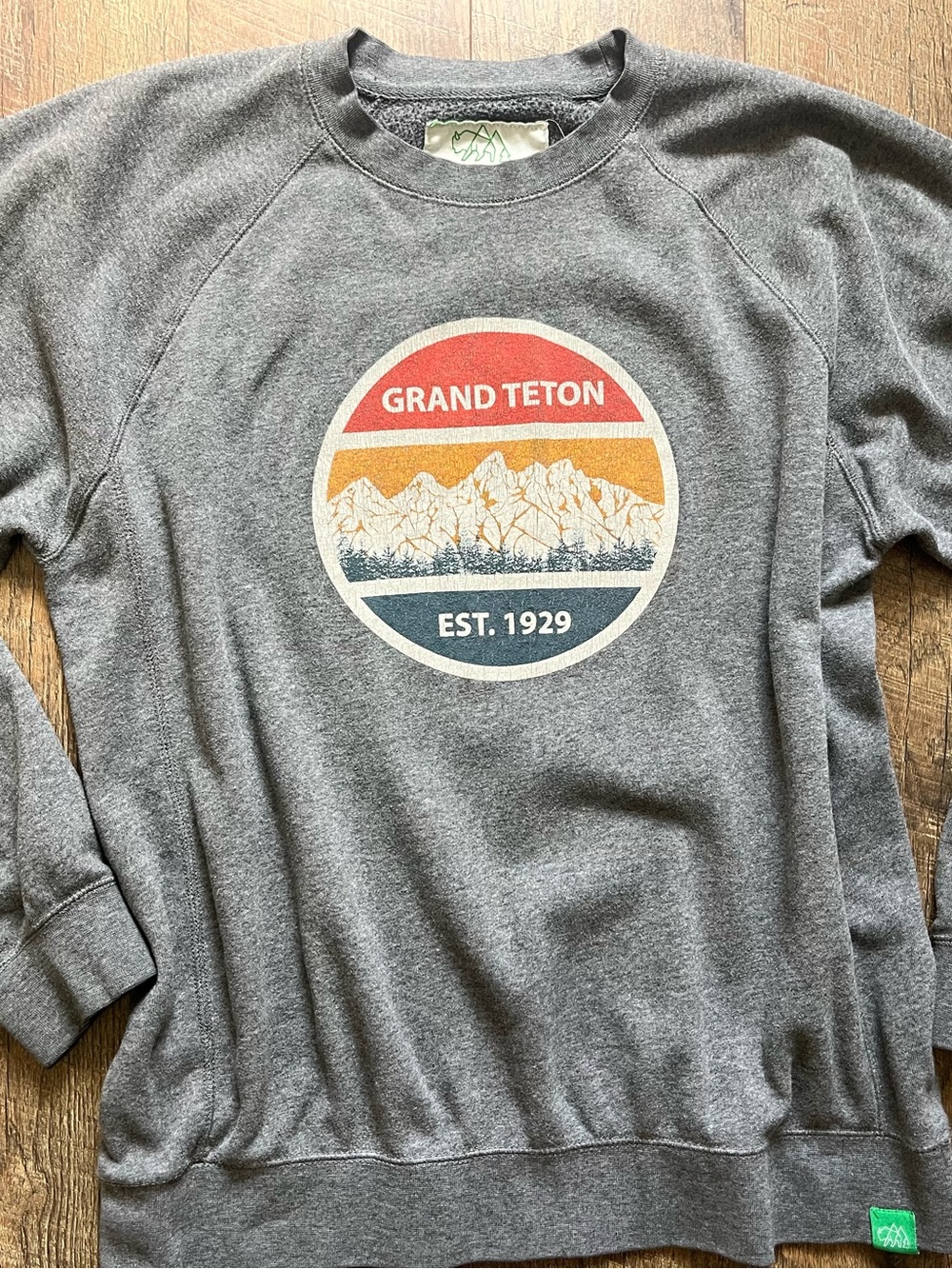 Grand Teton circle Wild Tribute Crewneck sweatshirt size large - Picture 8 of 11